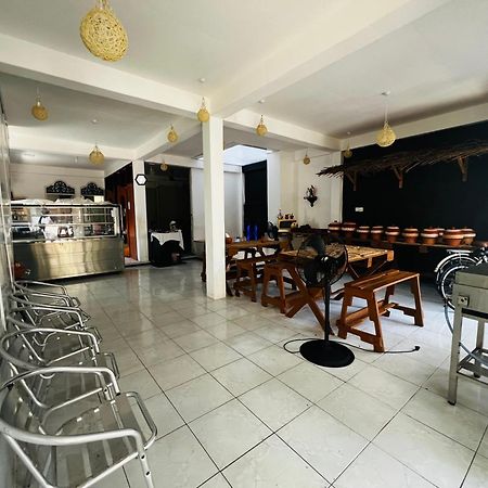 Ramlyn Guesthouse & Restaurant 尼甘布 外观 照片