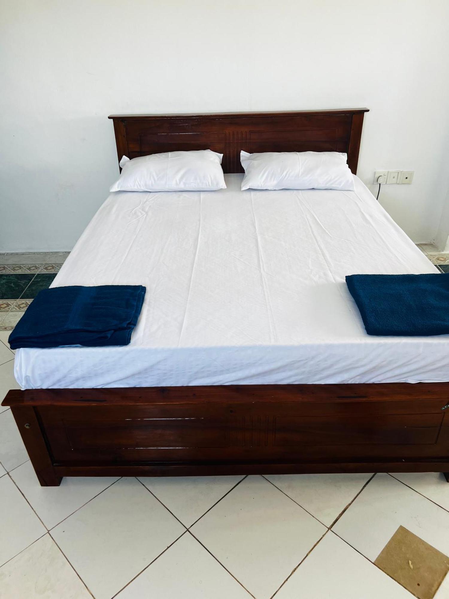 Ramlyn Guesthouse & Restaurant 尼甘布 外观 照片