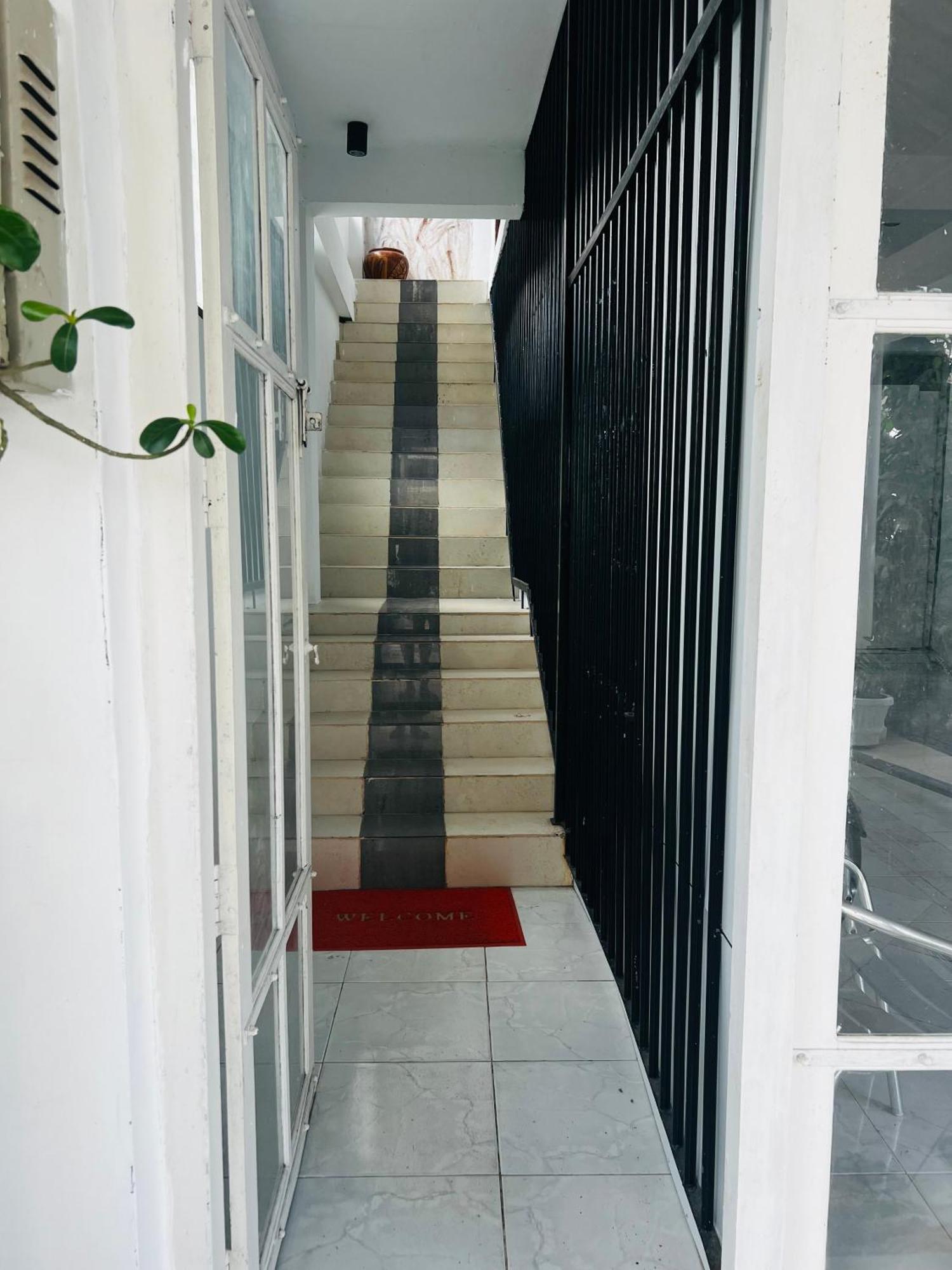 Ramlyn Guesthouse & Restaurant 尼甘布 外观 照片