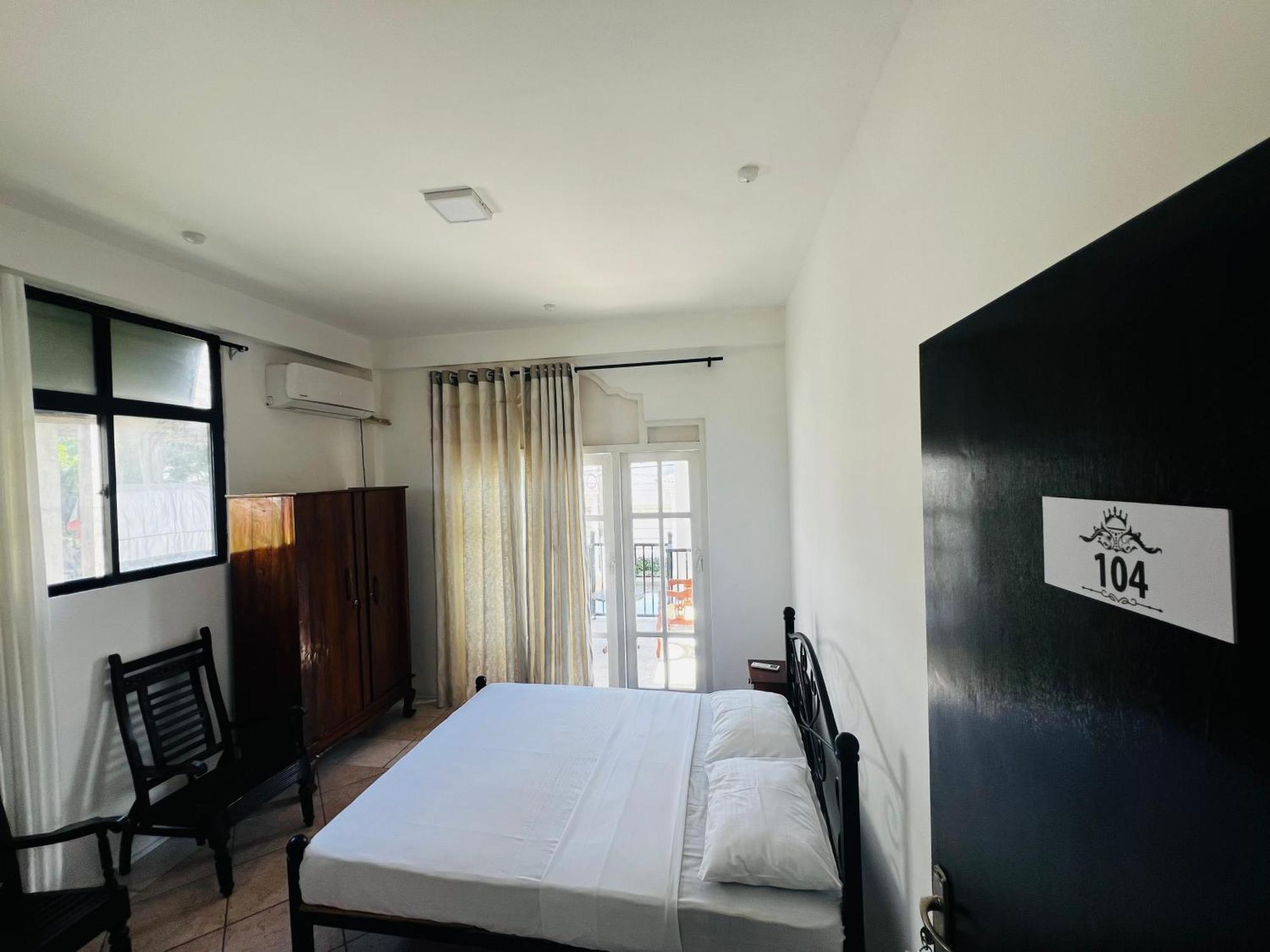 Ramlyn Guesthouse & Restaurant 尼甘布 外观 照片