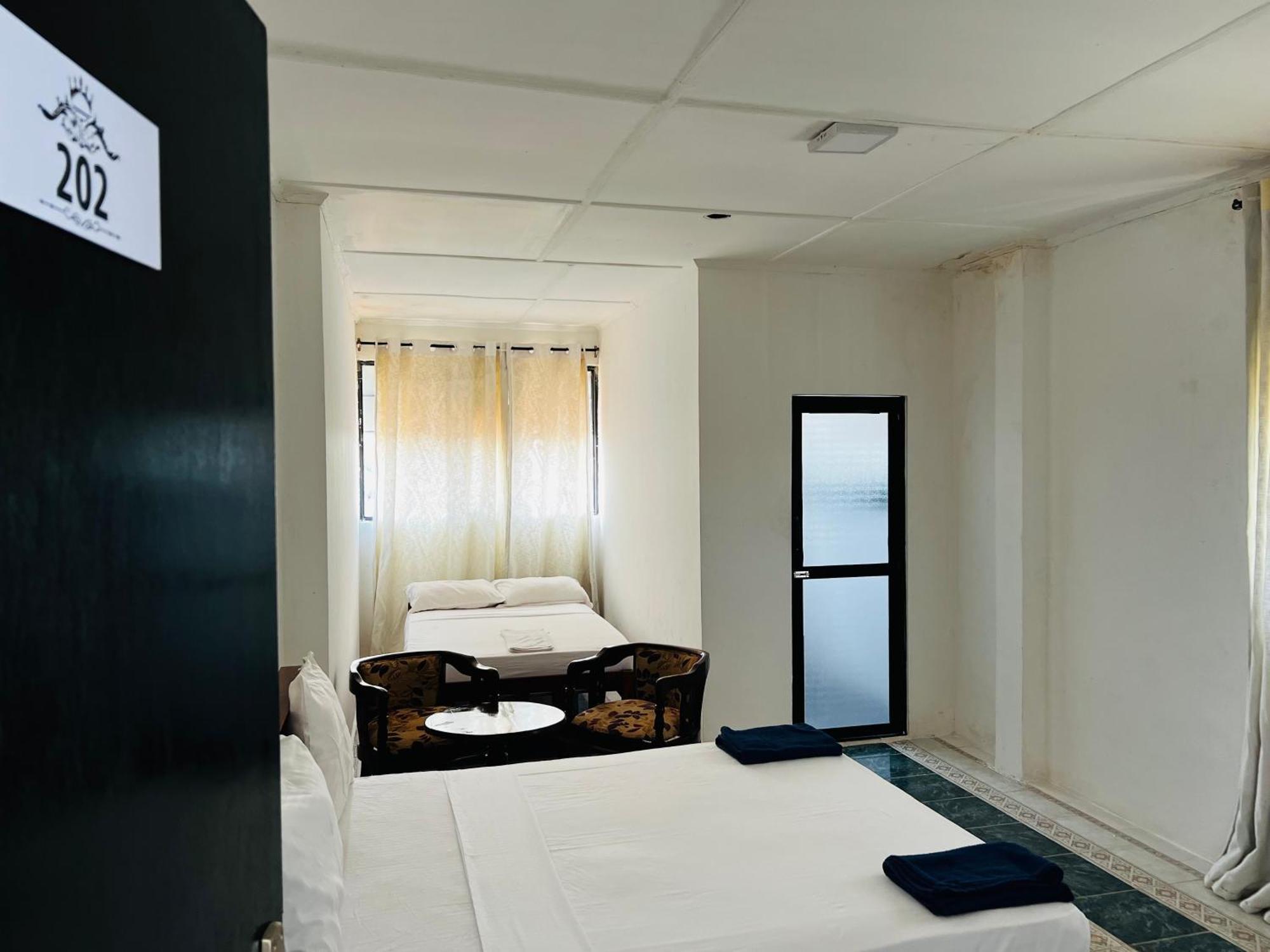 Ramlyn Guesthouse & Restaurant 尼甘布 外观 照片