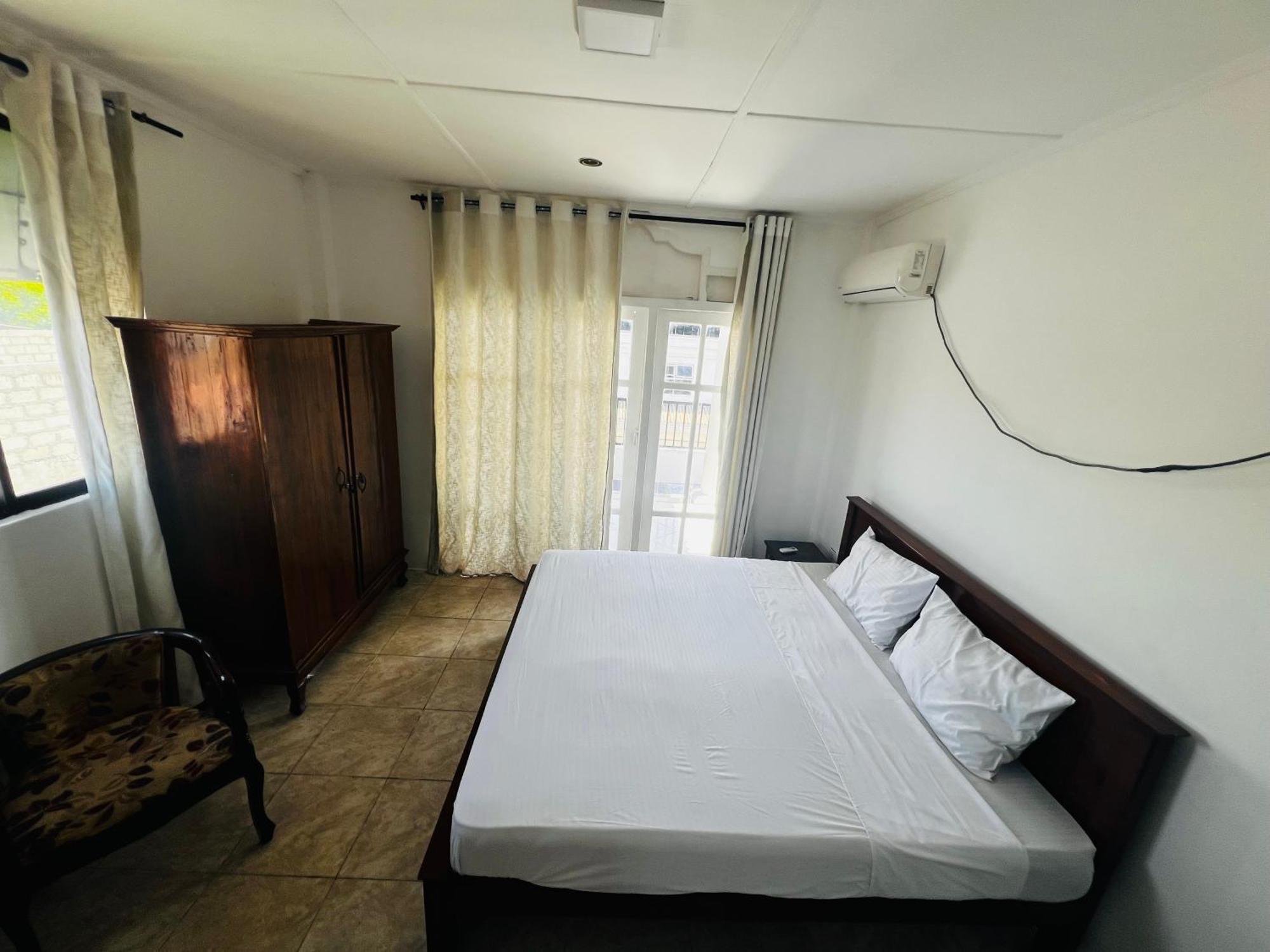 Ramlyn Guesthouse & Restaurant 尼甘布 外观 照片