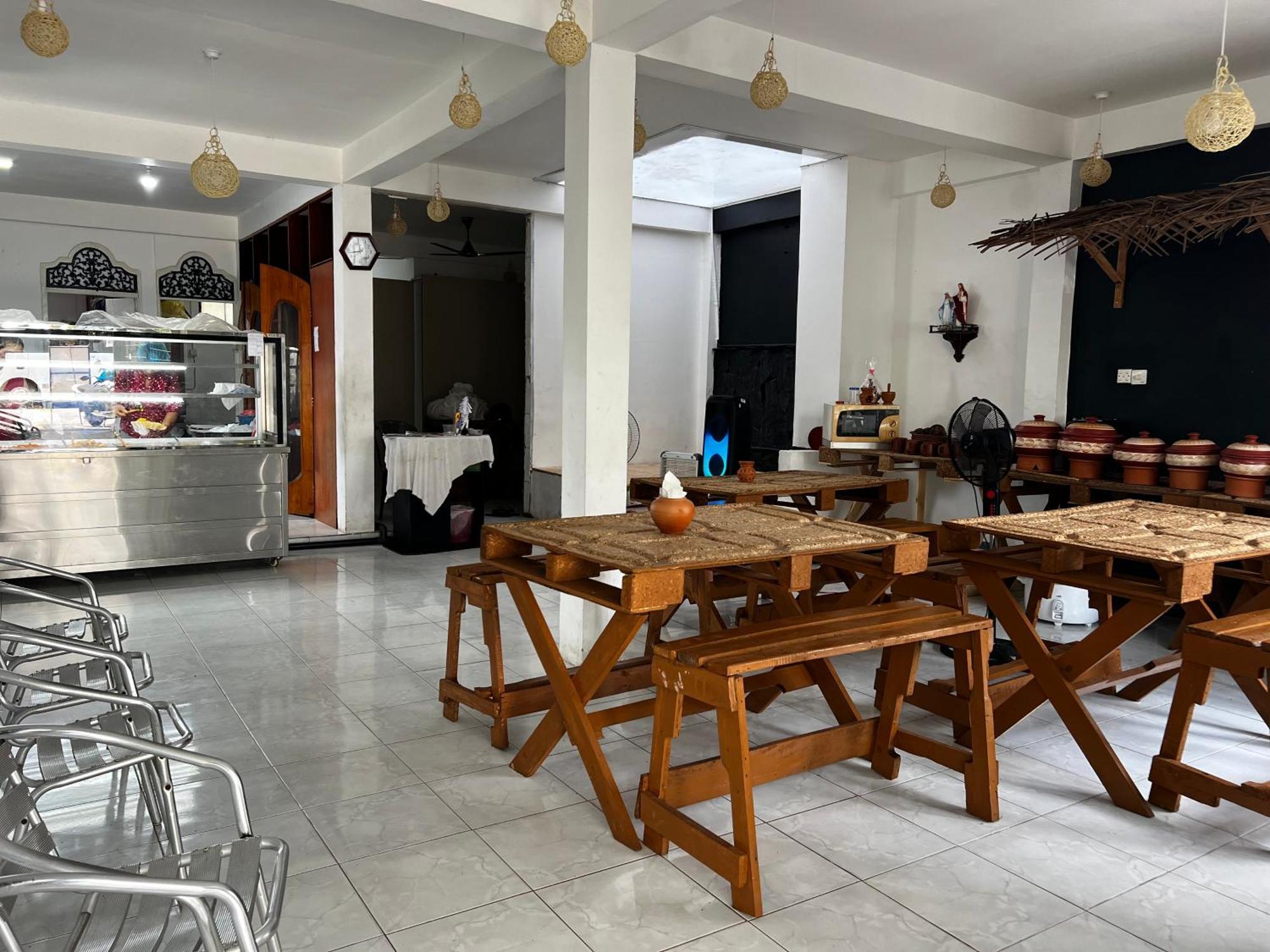 Ramlyn Guesthouse & Restaurant 尼甘布 外观 照片