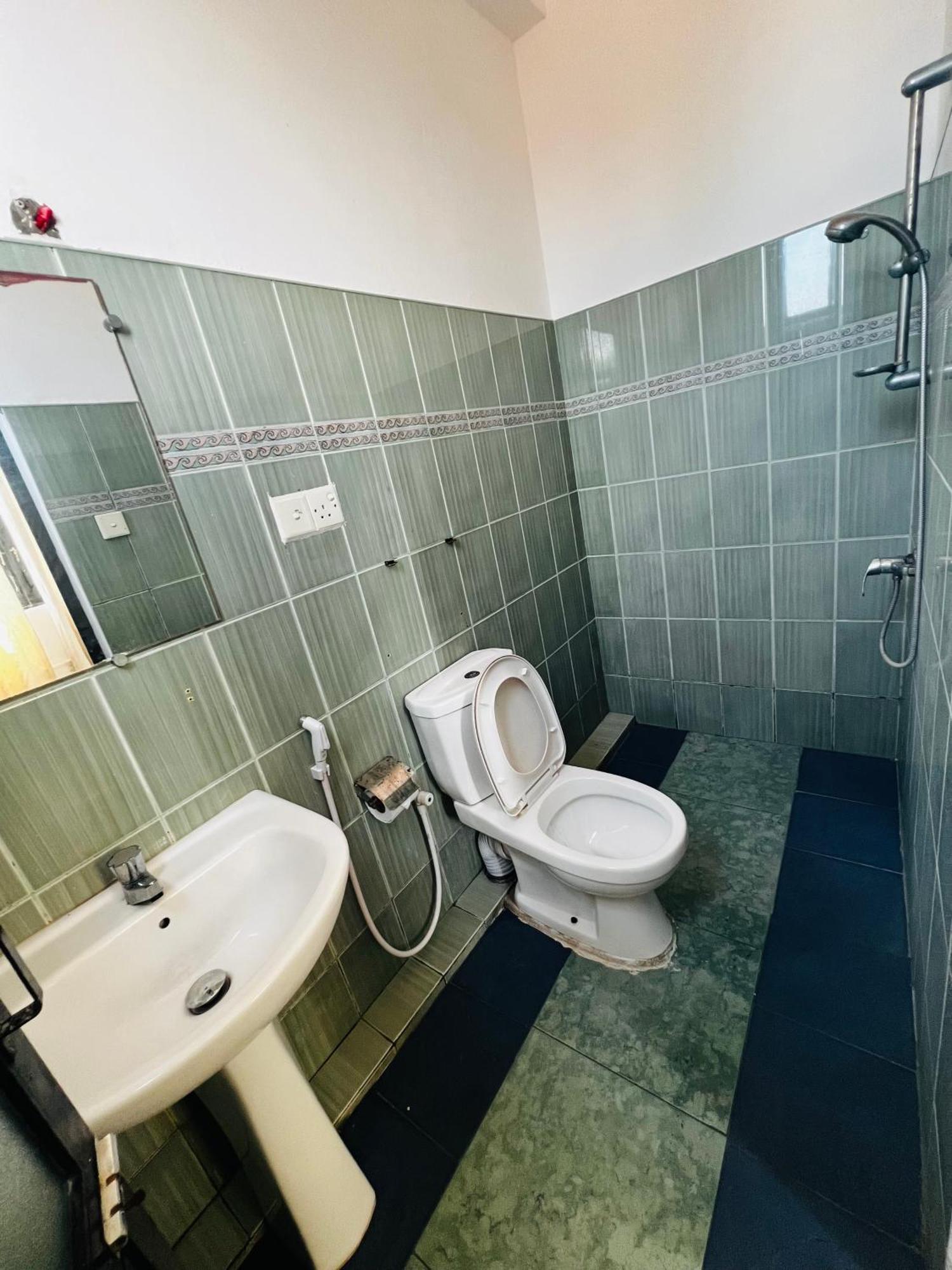 Ramlyn Guesthouse & Restaurant 尼甘布 外观 照片