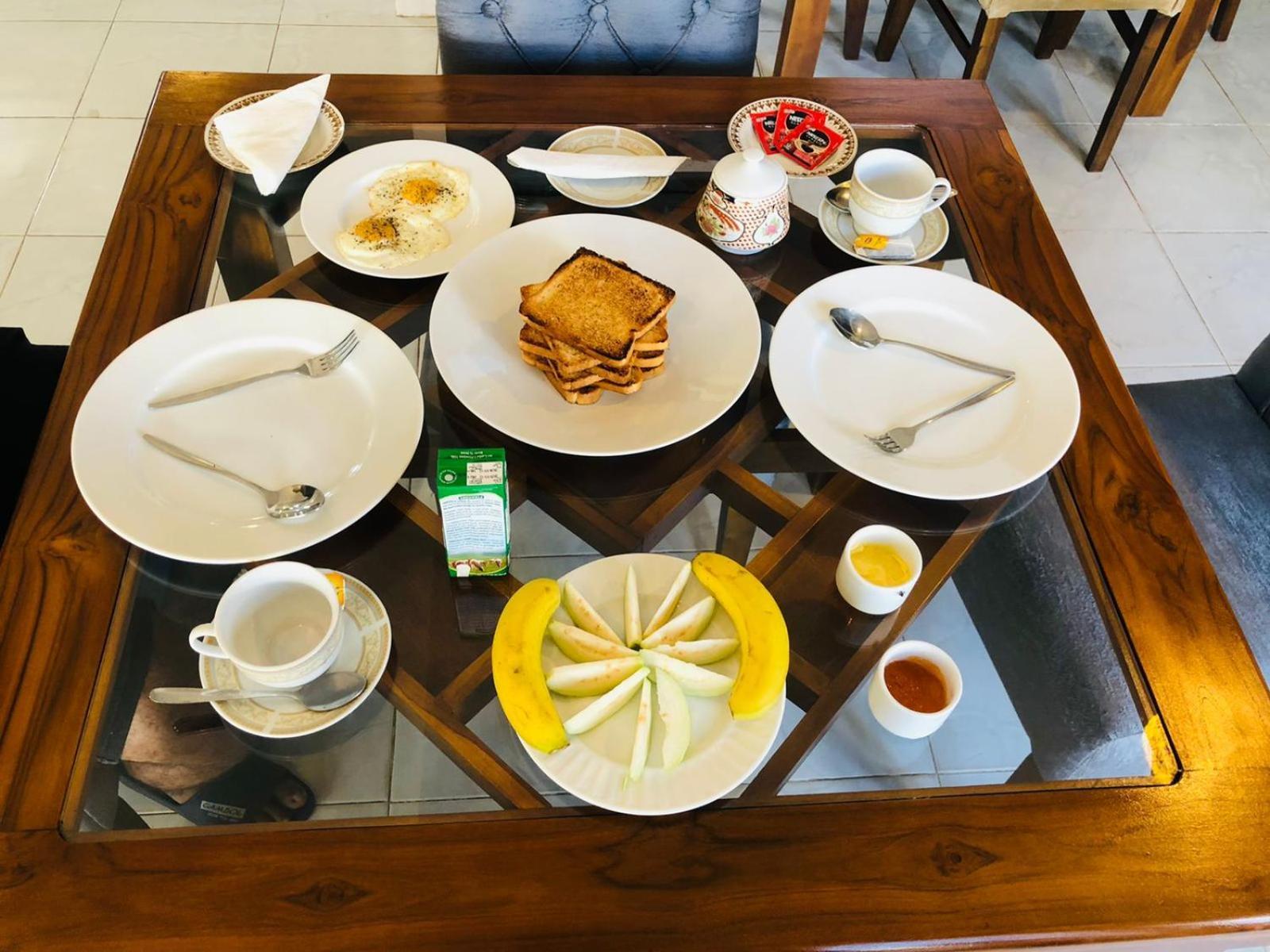 Ramlyn Guesthouse & Restaurant 尼甘布 外观 照片